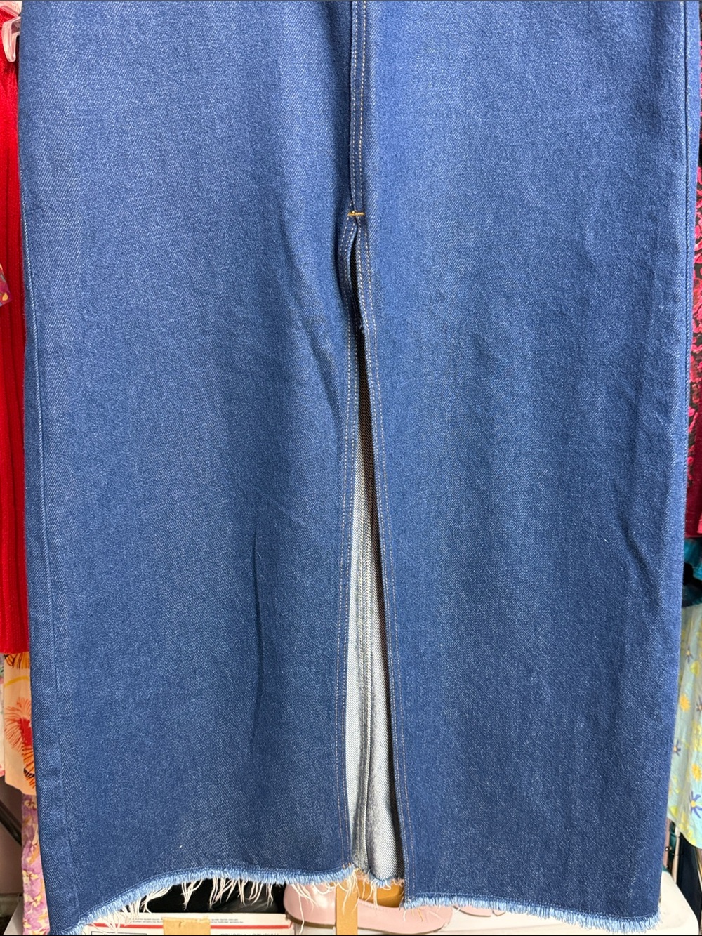 Pilcro Anthropologie The Madi Front-Slit Denim Skirt Dark Jean A-Line Fray Sz 4 - Picture 4 of 7